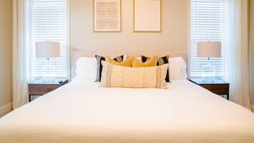 2 bedrooms, desk, iron/ironing board, travel crib