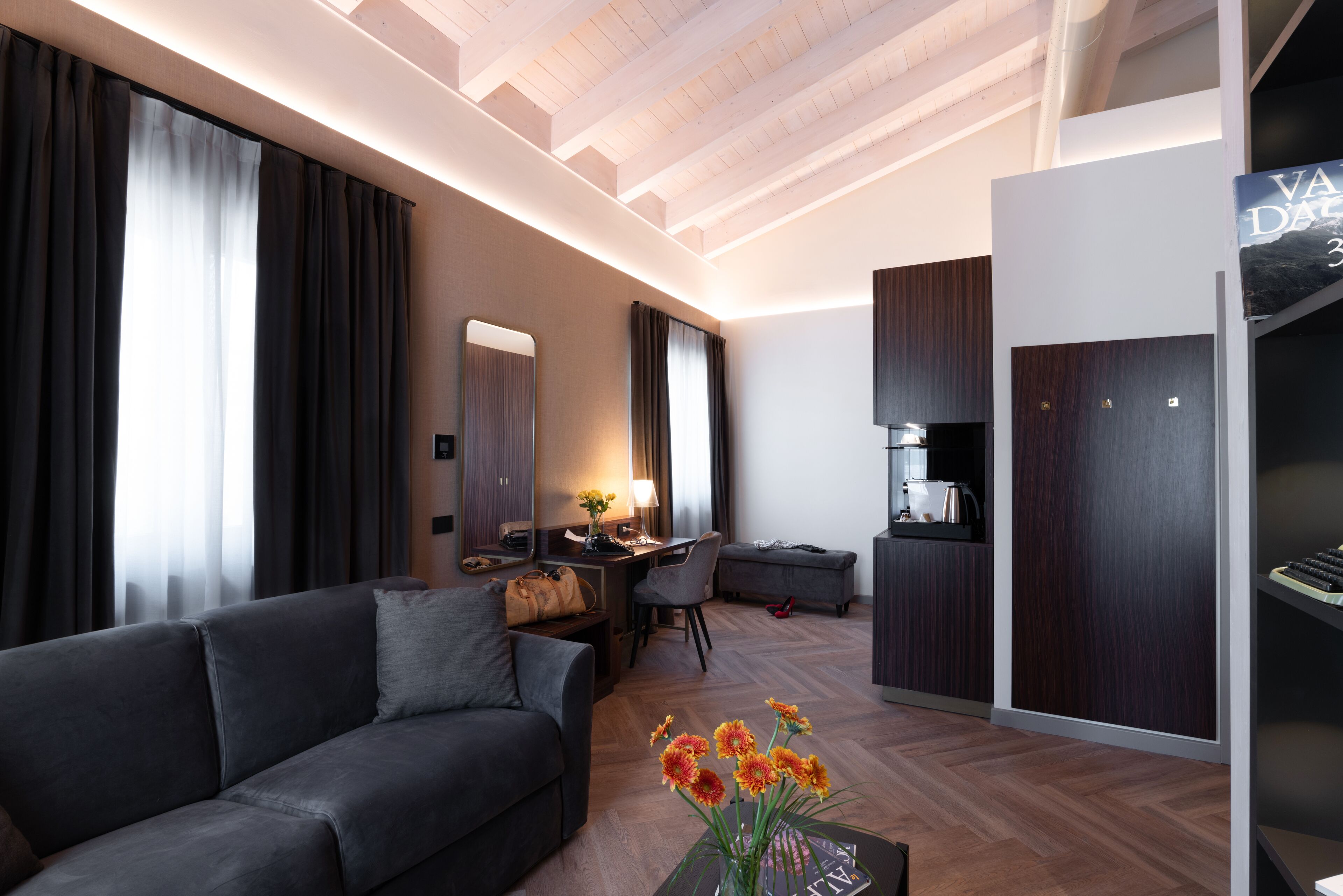 Literie de qualité supérieure, matelas mémoire de forme, minibar