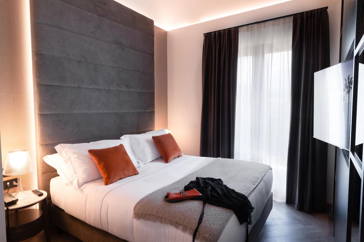 Junior Suite | 1 bedroom, premium bedding, memory foam beds, minibar