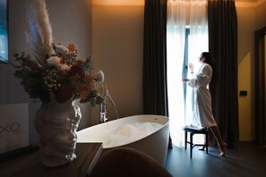 Wellness | Hochwertige Bettwaren, Betten mit Memory-Foam-Matratzen, Minibar