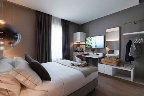 Superior-Zimmer, Gartenblick | Hochwertige Bettwaren, Betten mit Memory-Foam-Matratzen, Minibar