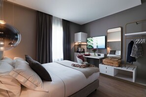 Literie de qualité supérieure, matelas mémoire de forme, minibar