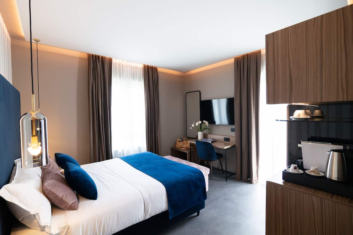 Deluxe Room | 1 bedroom, premium bedding, memory foam beds, minibar