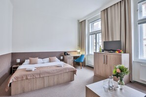 Hypo-allergenic bedding, minibar, in-room safe, desk - Apartments Embassy by LH (Prague)