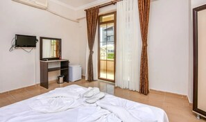 Standard Room, Non Smoking, Pool View | Hypo-allergenic bedding, minibar, individually decorated - Altinkum Konaklari (Marmara)