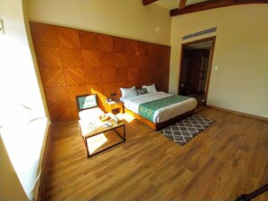 Habitación doble Deluxe | Escritorio y espacio para trabajar con laptop 