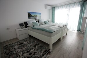 2 Schlafzimmer, Schreibtisch, Bügeleisen/Bügelbrett, kostenloses WLAN