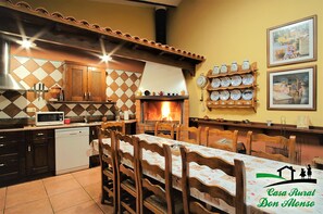 Dining - Beautiful Rural House next to the Júcar river. Rural House Don Alonso (Villalgordo del Júcar)