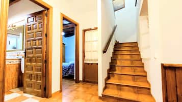 5 bedrooms, in-room safe, desk, soundproofing