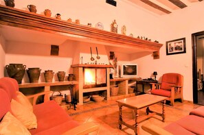 TV, fireplace, stereo