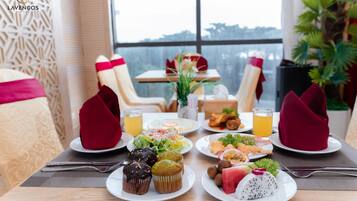 Free daily buffet breakfast