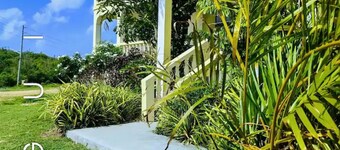 Clean & comfy spacious-1 Bdrm condo w/free fast WIFI & 5 mins to beach