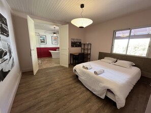 5 Schlafzimmer, Schreibtisch, Bügeleisen/Bügelbrett, kostenloses WLAN