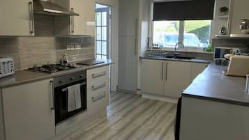Comfort Villa, Private Bathroom (With Games Room) | Dapur berkongsi