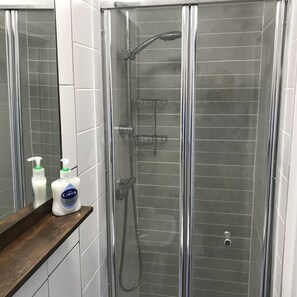 Comfort Villa, Private Bathroom (With Games Room) | Bathroom - Stanford Villa (Stanford-le-Hope)