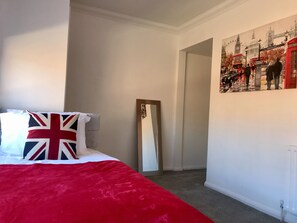 Comfort Villa, Private Bathroom (With Games Room) | 4 bedrooms - Stanford Villa (Stanford-le-Hope)