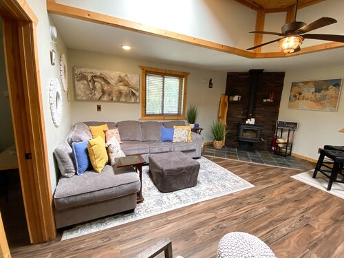 The Tree House | Perfect Couples Cabin