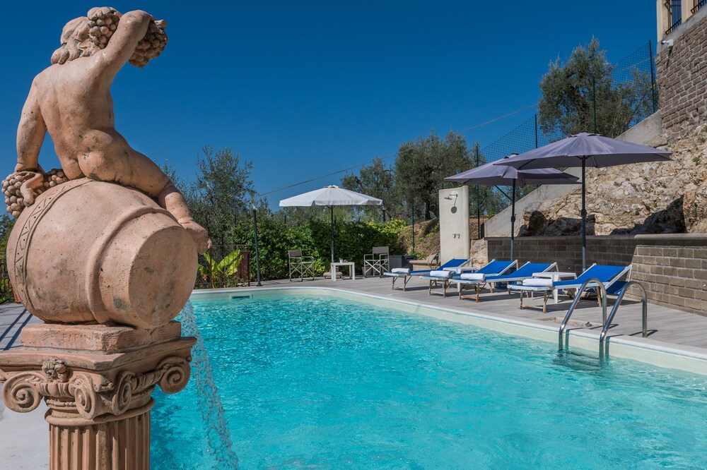Delightful Villa with Private Pool- 2 Km Umbria - 10 sleeping accommodations