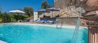 Delightful Villa with Private Pool- 2 Km Umbria - 10 sleeping accommodations 