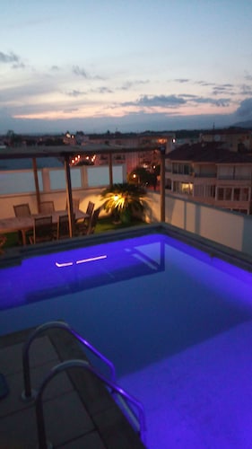 Le VIGATA, duplex apartment and roof terrace, private swimming pool