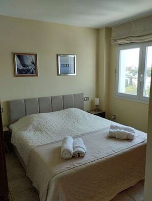 4 bedrooms, in-room safe, iron/ironing board, free WiFi
