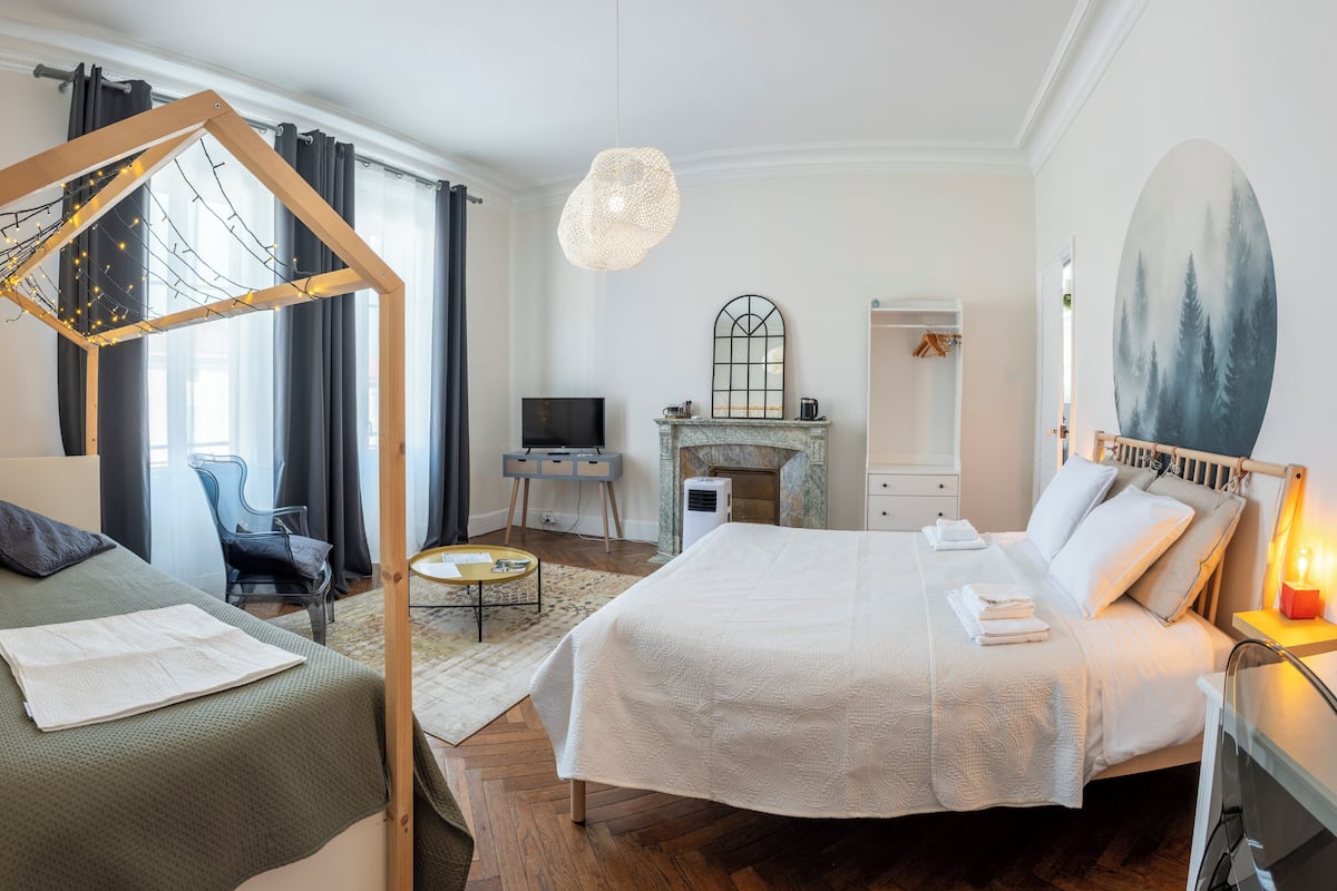 Chambre Camille | 1 Schlafzimmer, hochwertige Bettwaren, individuell dekoriert