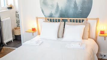 Chambre Camille | 高級寢具、獨特設計、書桌、手提電腦工作空間