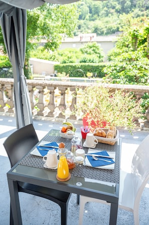 Free daily local cuisine breakfast