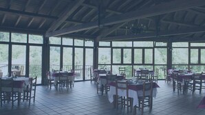 Unclassified image, 3 of 19, button - Hotel Avelina (Cangas de Onis)