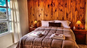 Standard Double Room | Free WiFi, bed sheets