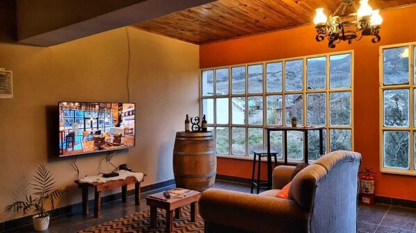 Living area - Hotel Lago del Desierto (El Chalten)