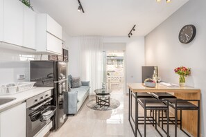 Appartement | Coin séjour | Télévision de 55 pouces avec chaînes par câble, films à la carte