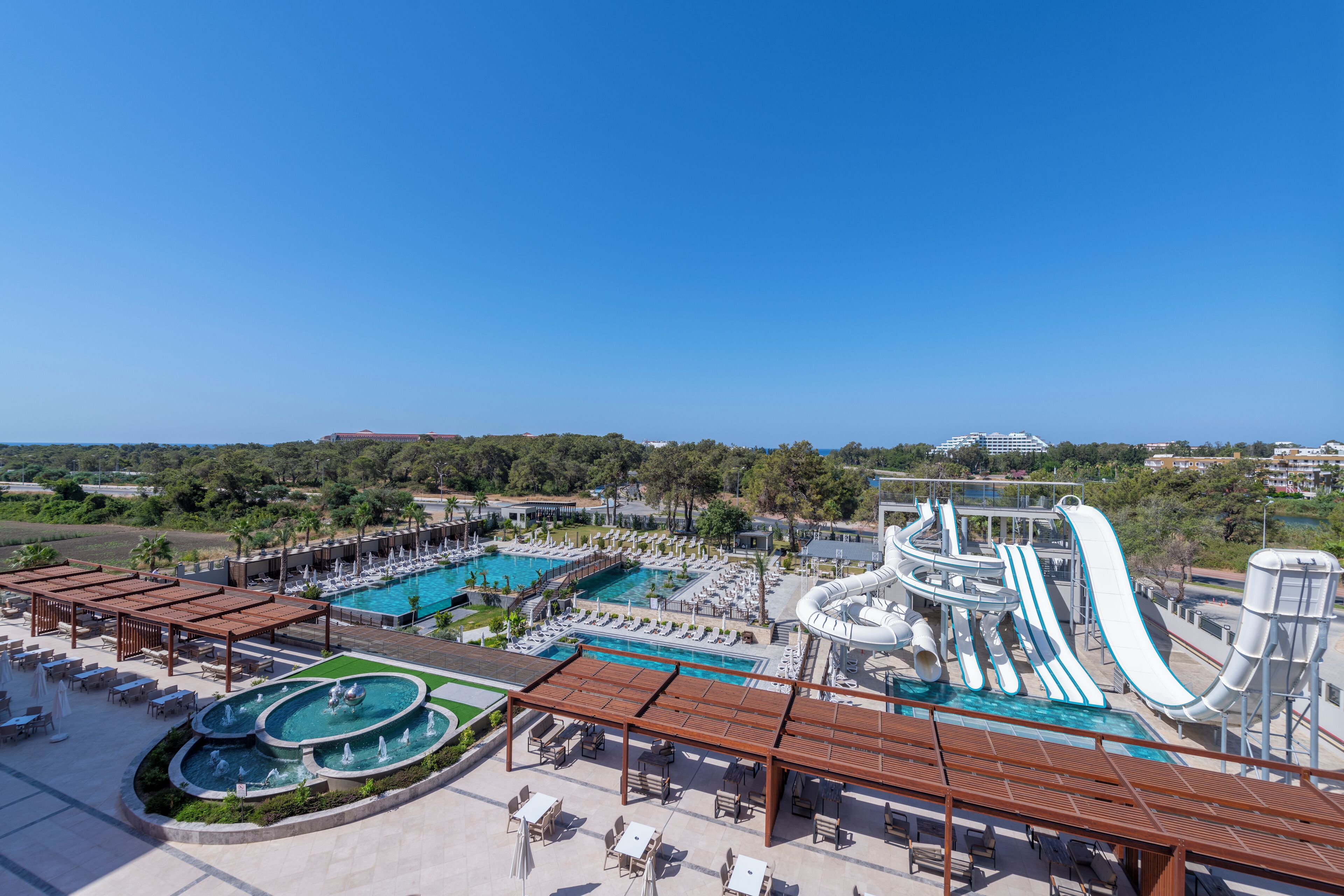2 piscinas techadas, una piscina al aire libre de temporada