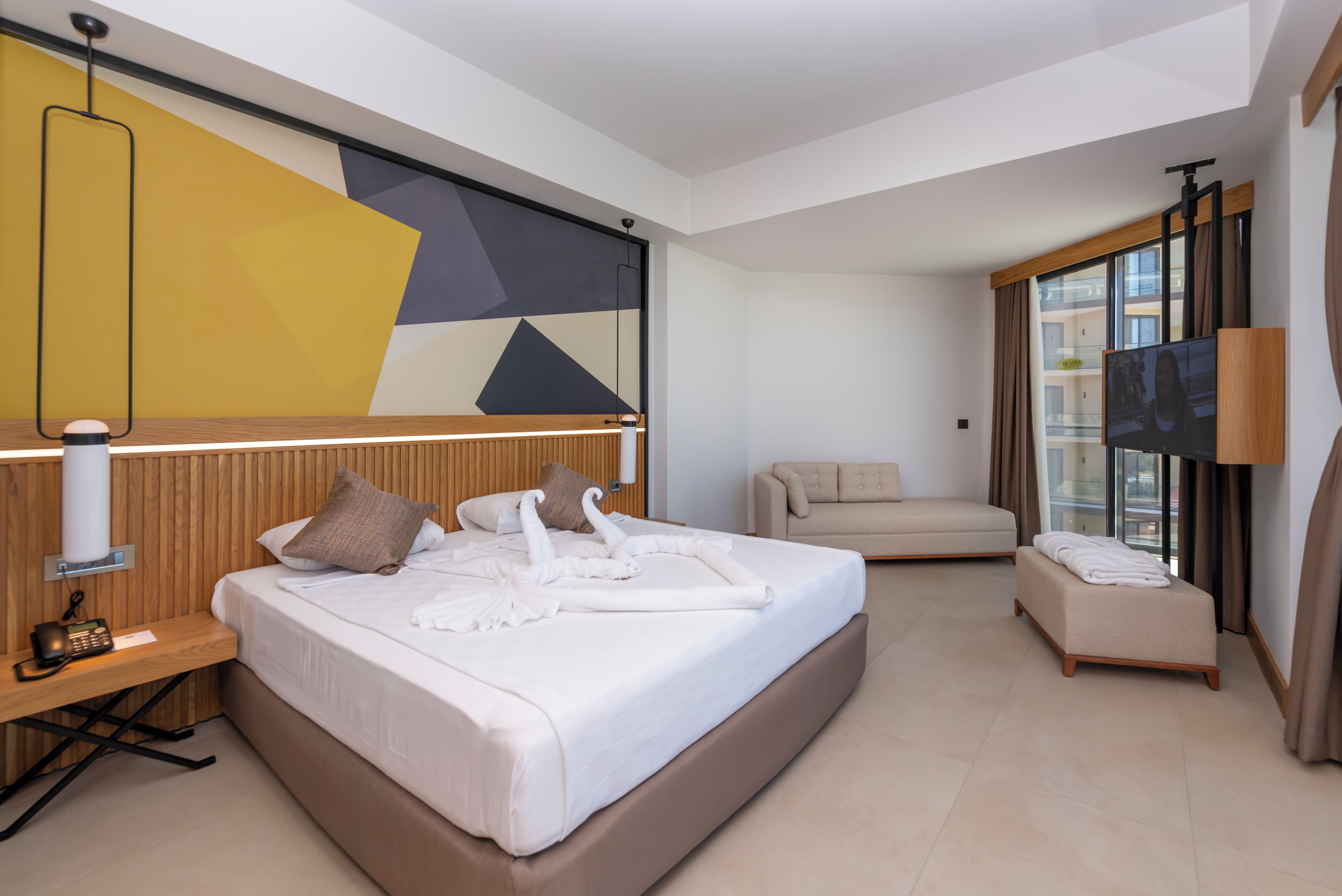 Premium bedding, free minibar, desk, soundproofing