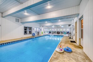 Una piscina techada, una piscina climatizada