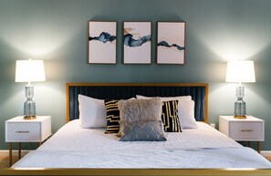 5 habitaciones, tabla de planchar con plancha y cuna de viaje