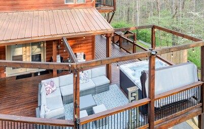 BlueRidge-IndrPol,Arcade,BBQ,Theter,HotTub&Firepit