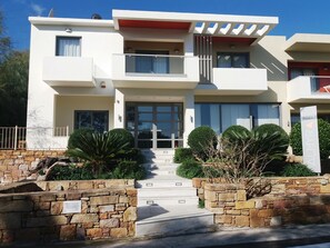 Fachada de la propiedad