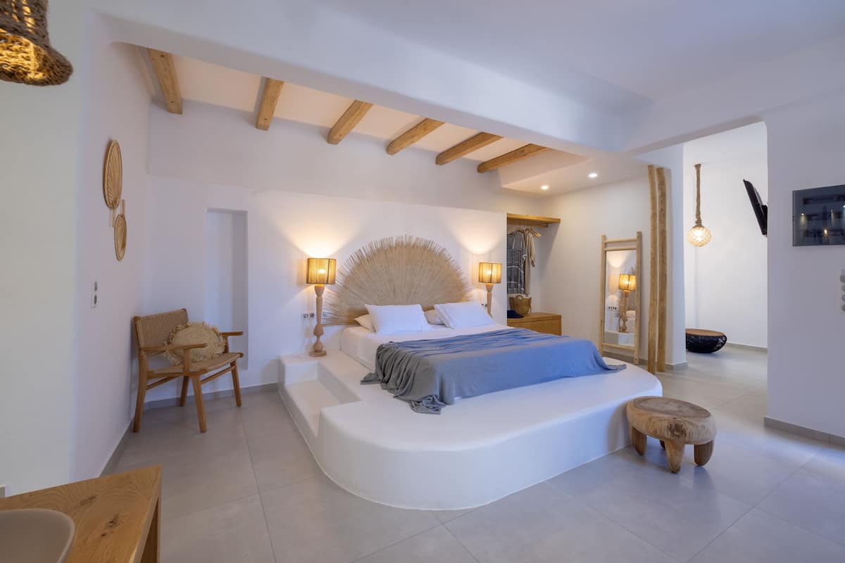 Superior Room | Premium bedding, individually decorated, desk, laptop workspace
