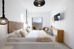 Junior Studio Suite | Premium bedding, individually decorated, desk, laptop workspace - Infinity Blue Suites (Astypalaia)