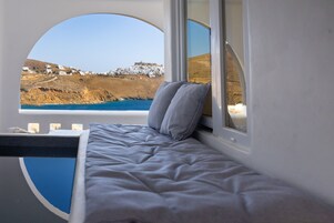 Premium Studio Suite | Premium bedding, individually decorated, desk, laptop workspace