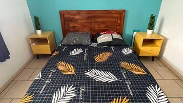 3 chambres, bureau, fer et planche Ă repasser, lit parapluie