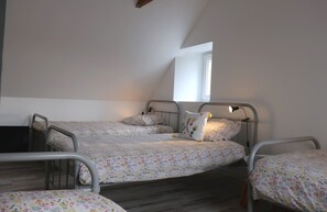 4 bedrooms, iron/ironing board, free WiFi, bed sheets
