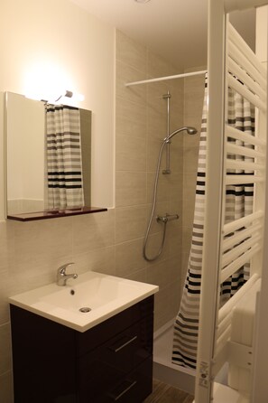 Een douche, een haardroger