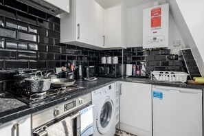 Apartment | Private kitchen | Fridge, microwave, oven, stovetop - Cosy and Functional 1 Bedroom Flat in London (London)