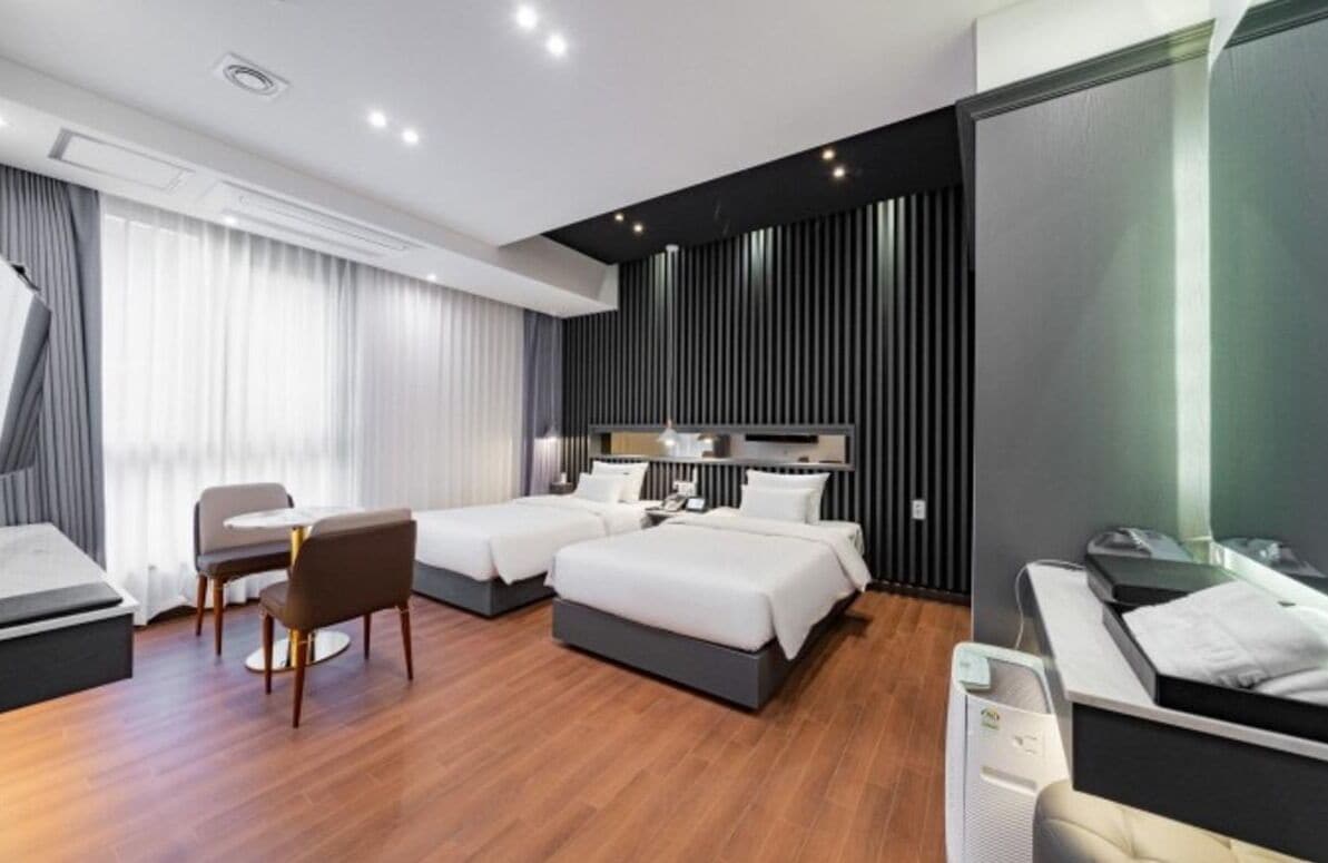 Laptop workspace, free WiFi, bed sheets
