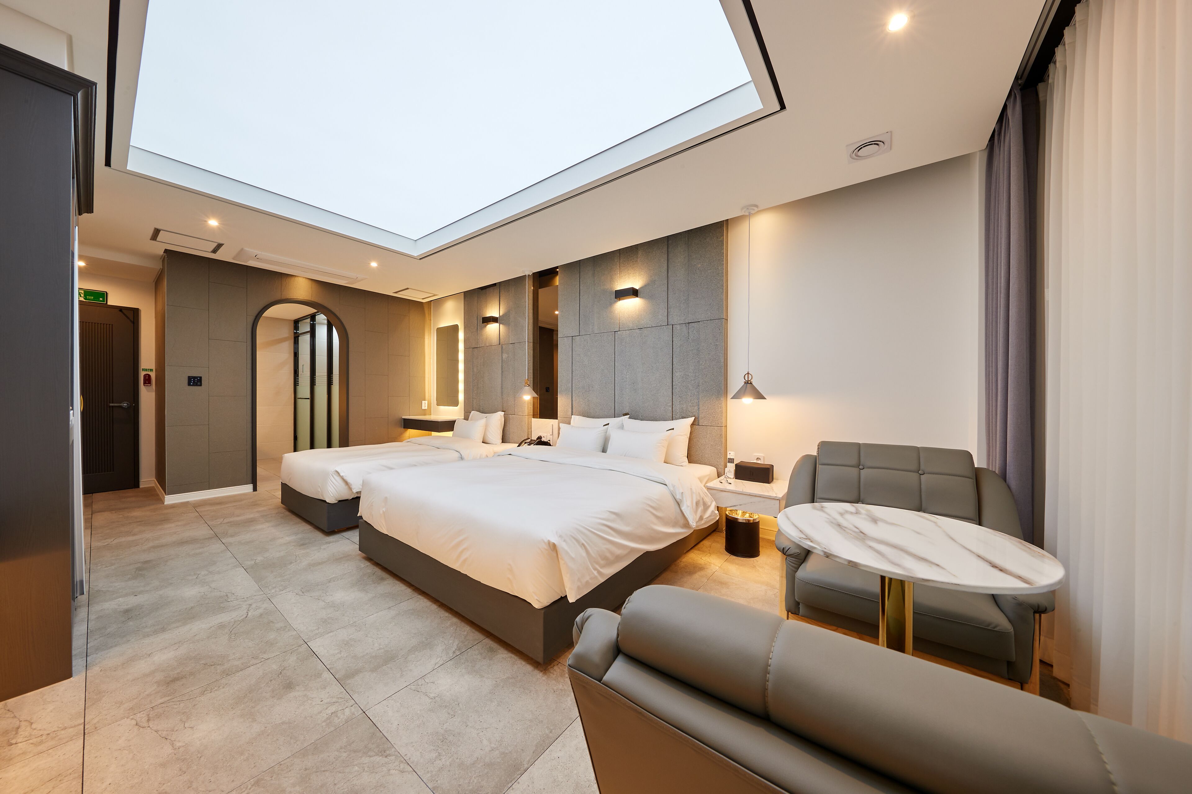 Premium Twin Room | Laptop workspace, free WiFi, bed sheets