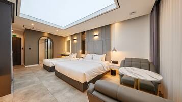 Premium Twin Room | Laptop workspace, free WiFi, bed sheets