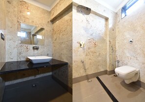 Kamar Eksekutif | Kamar mandi | Shower, perlengkapan mandi gratis,  dan handuk