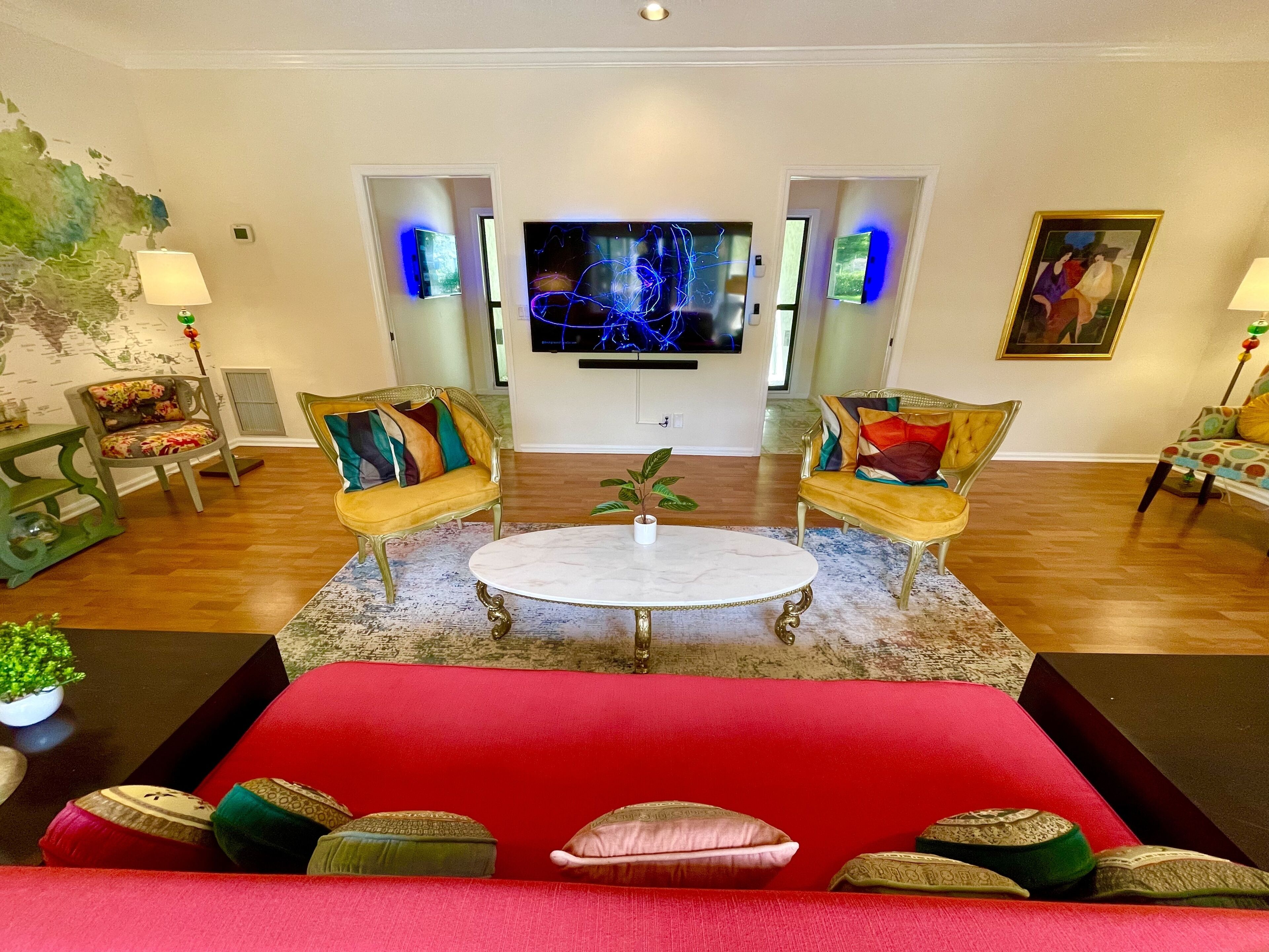 PRIVATE 1 ACRE RETREAT: 5 BD, 4 BA, Heated Pool, Mini Golf, 5 Tikis, Sleeps 14